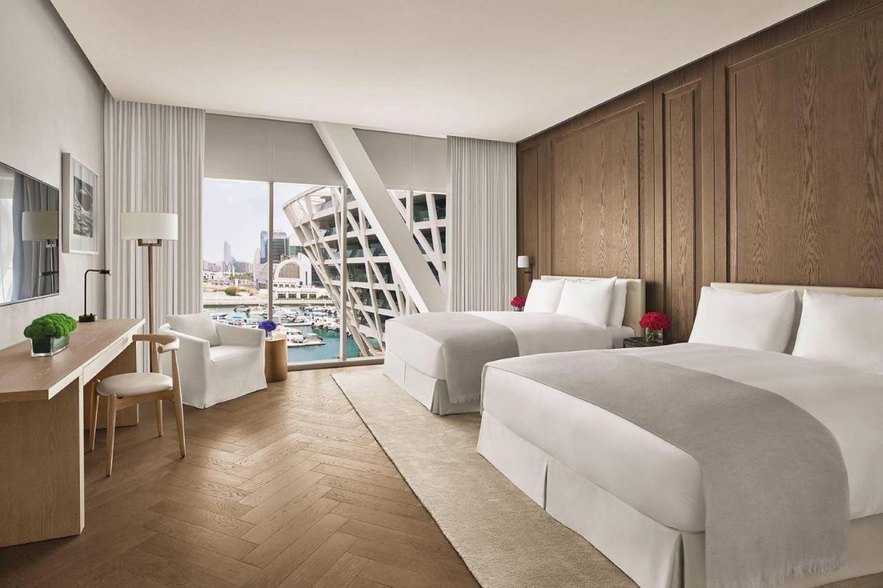 The Abu Dhabi Edition Exterior foto A guest room
