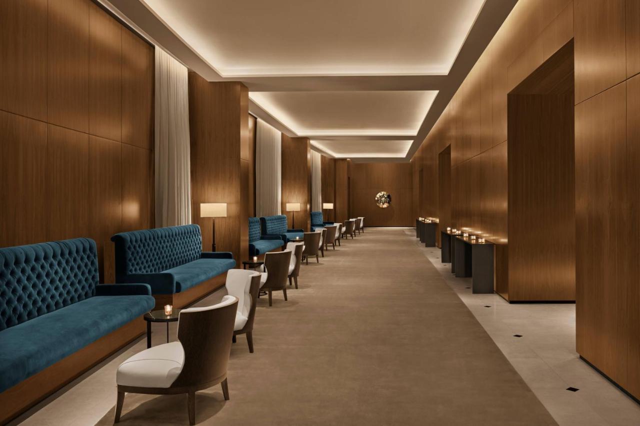 The Abu Dhabi Edition Exterior foto The interior of the lounge
