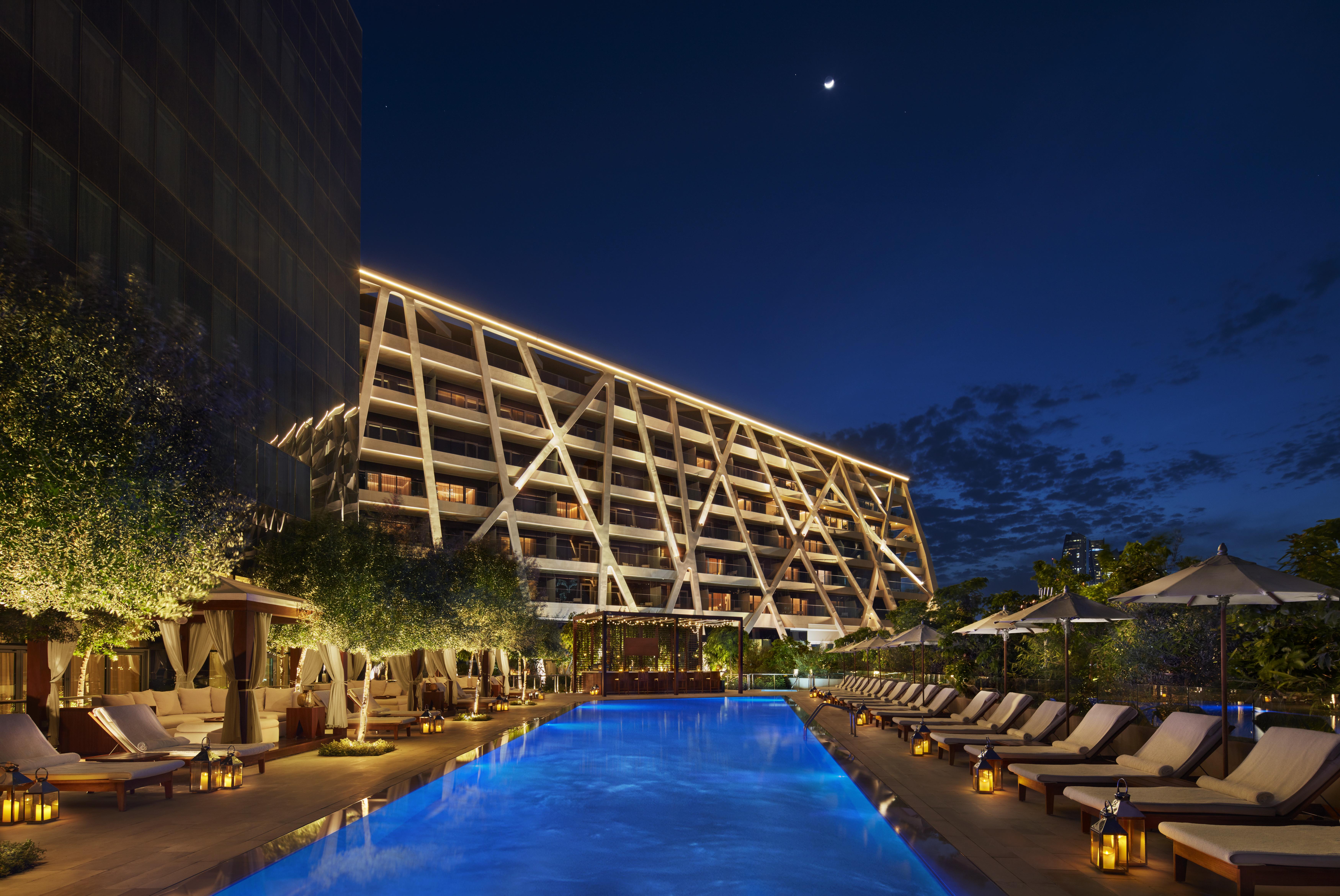 The Abu Dhabi Edition Exterior foto The hotel's pool