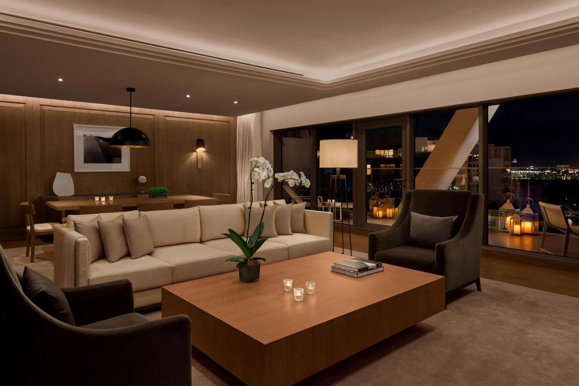 The Abu Dhabi Edition Exterior foto The living room of a suite at the Mandarin Oriental, Bangkok