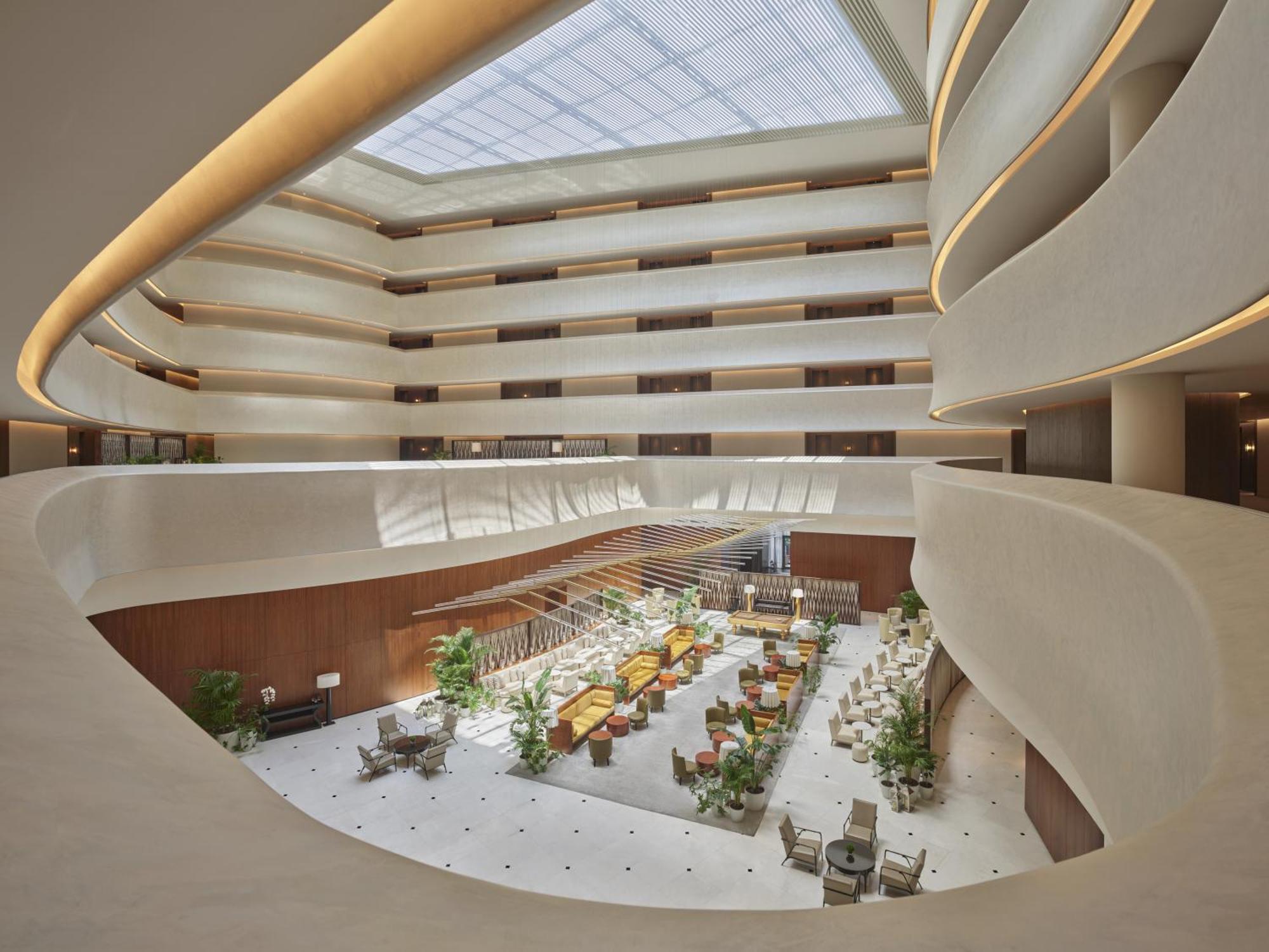 The Abu Dhabi Edition Exterior foto The hotel's atrium